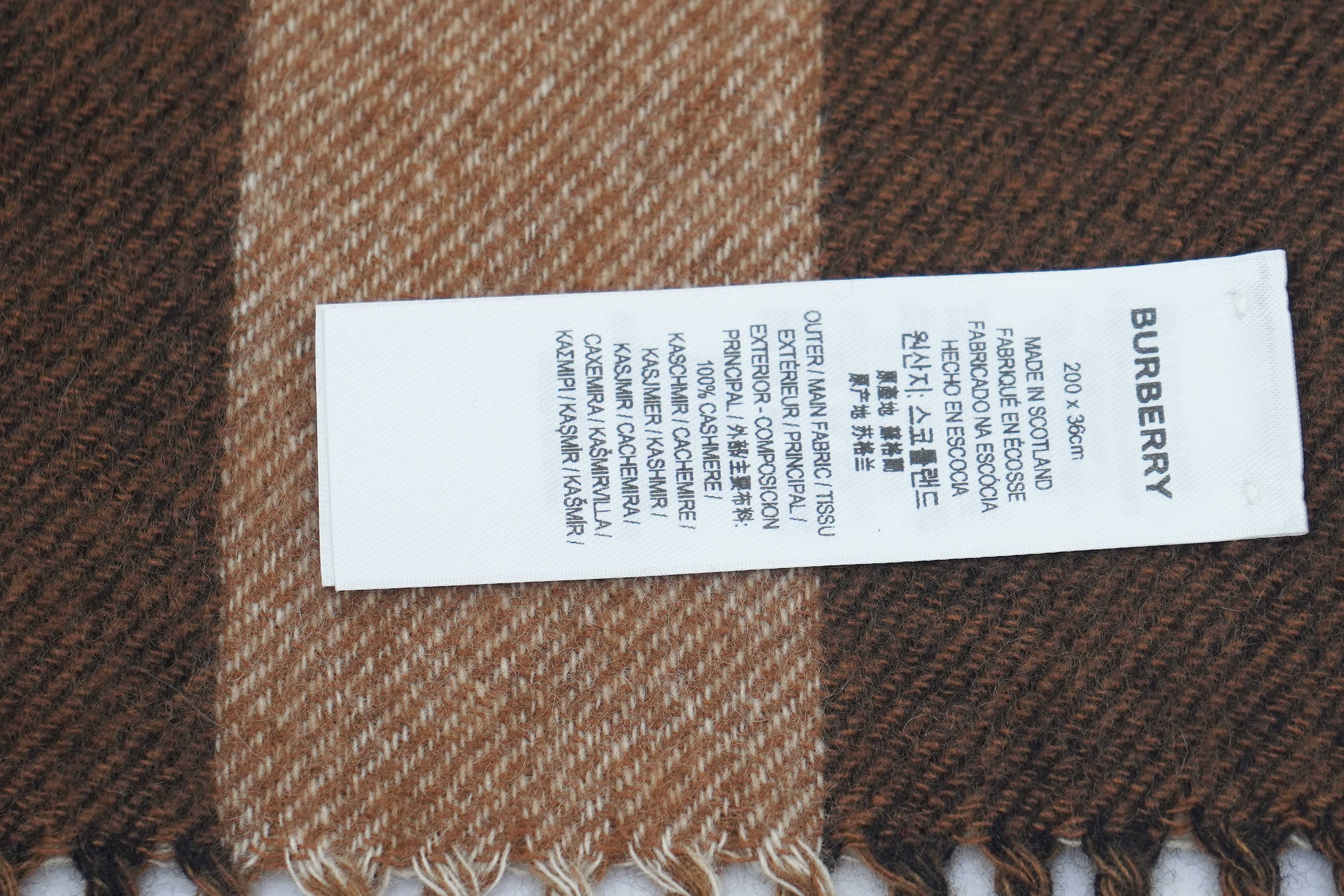 Burberry Beige Reversible Check Cashmere Scarf (Pre-owned)