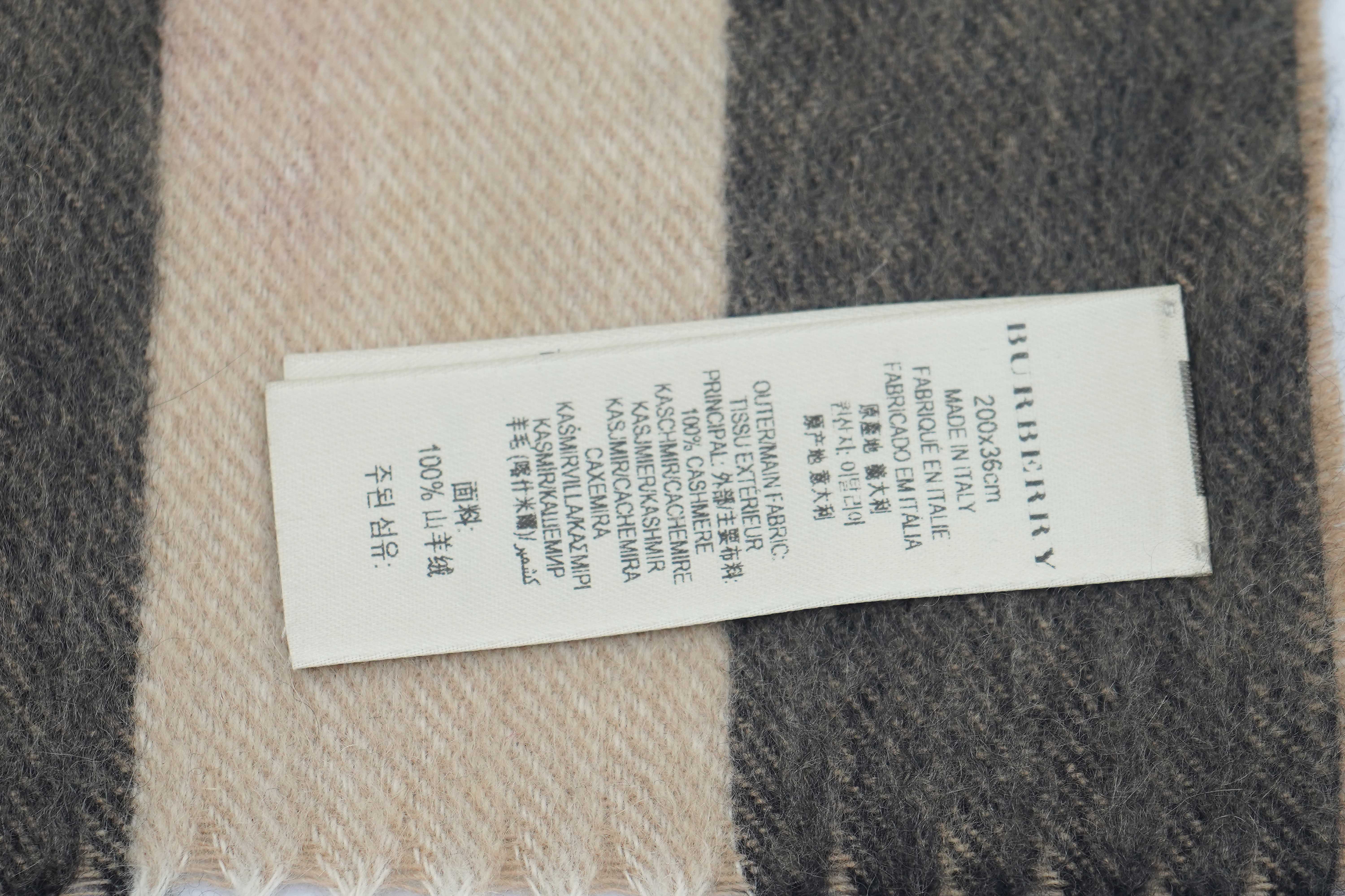 Burberry Cashmere Beige Plaid Print Scarf (Pre-owned)
