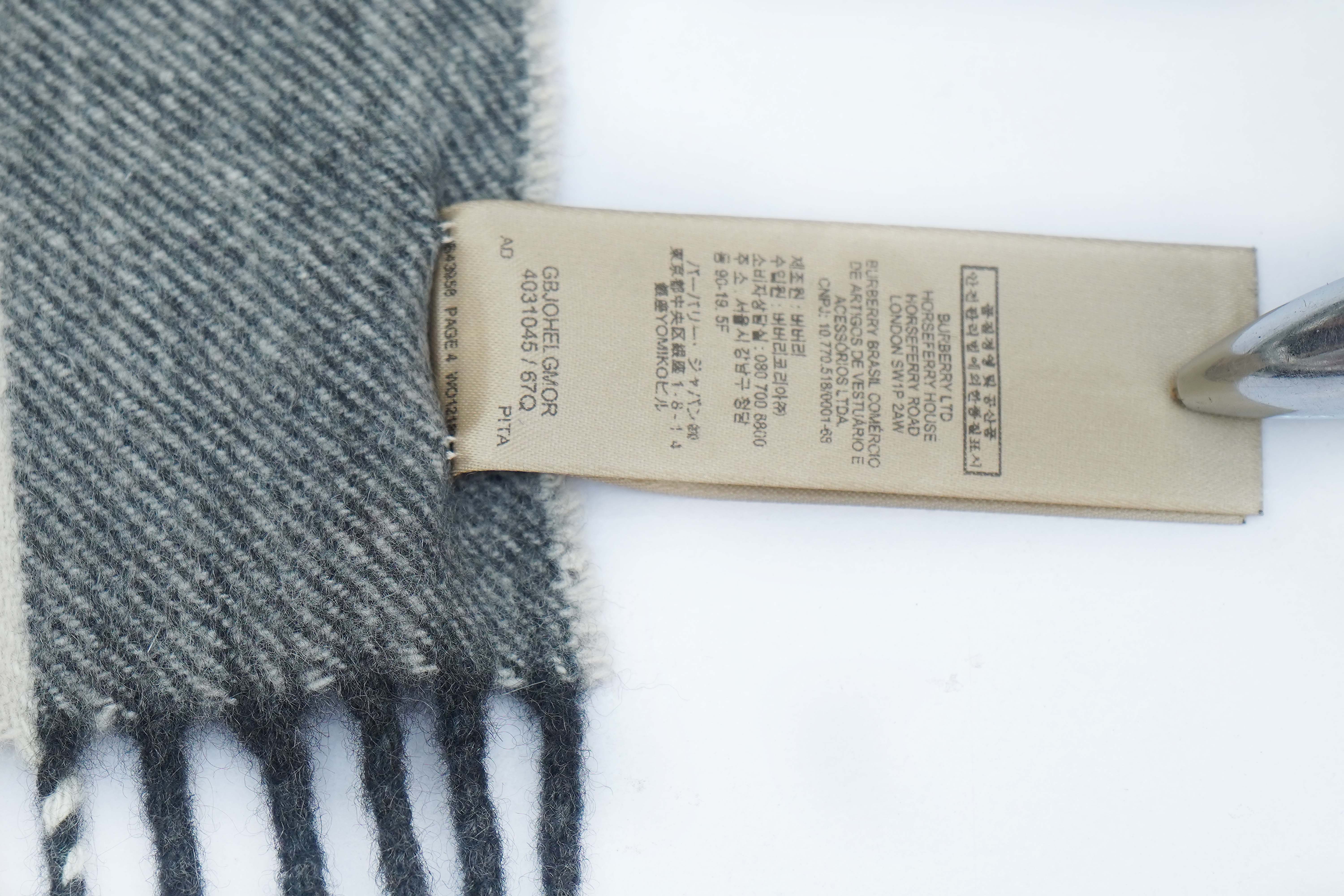 Burberry Check Cashmere Ecru Scarf (Pre-owned)