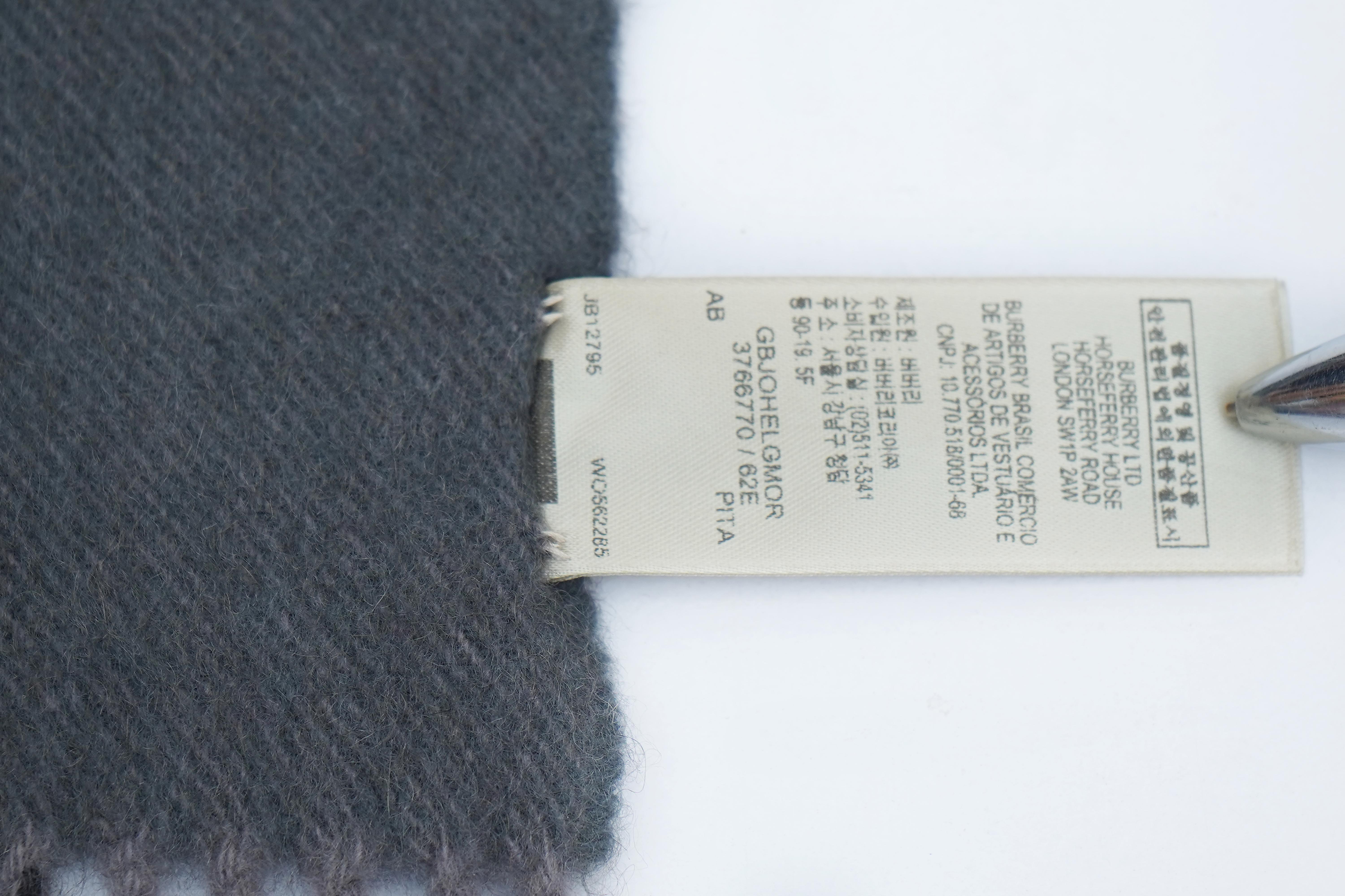 Burberry Men's Mega Cashmere Grey Check Scarf (Pre-owned)