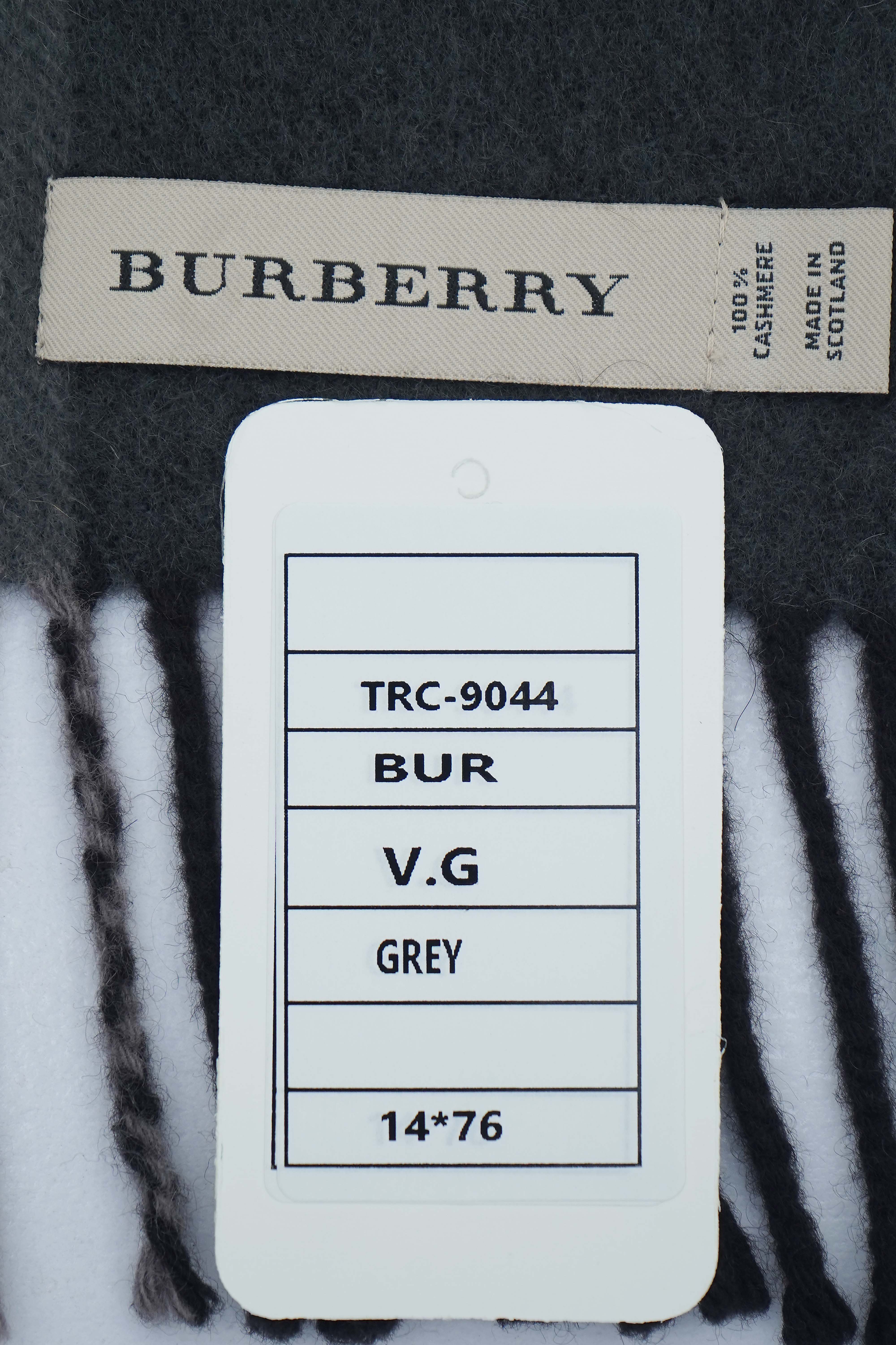 Burberry Men's Mega Cashmere Grey Check Scarf (Pre-owned)