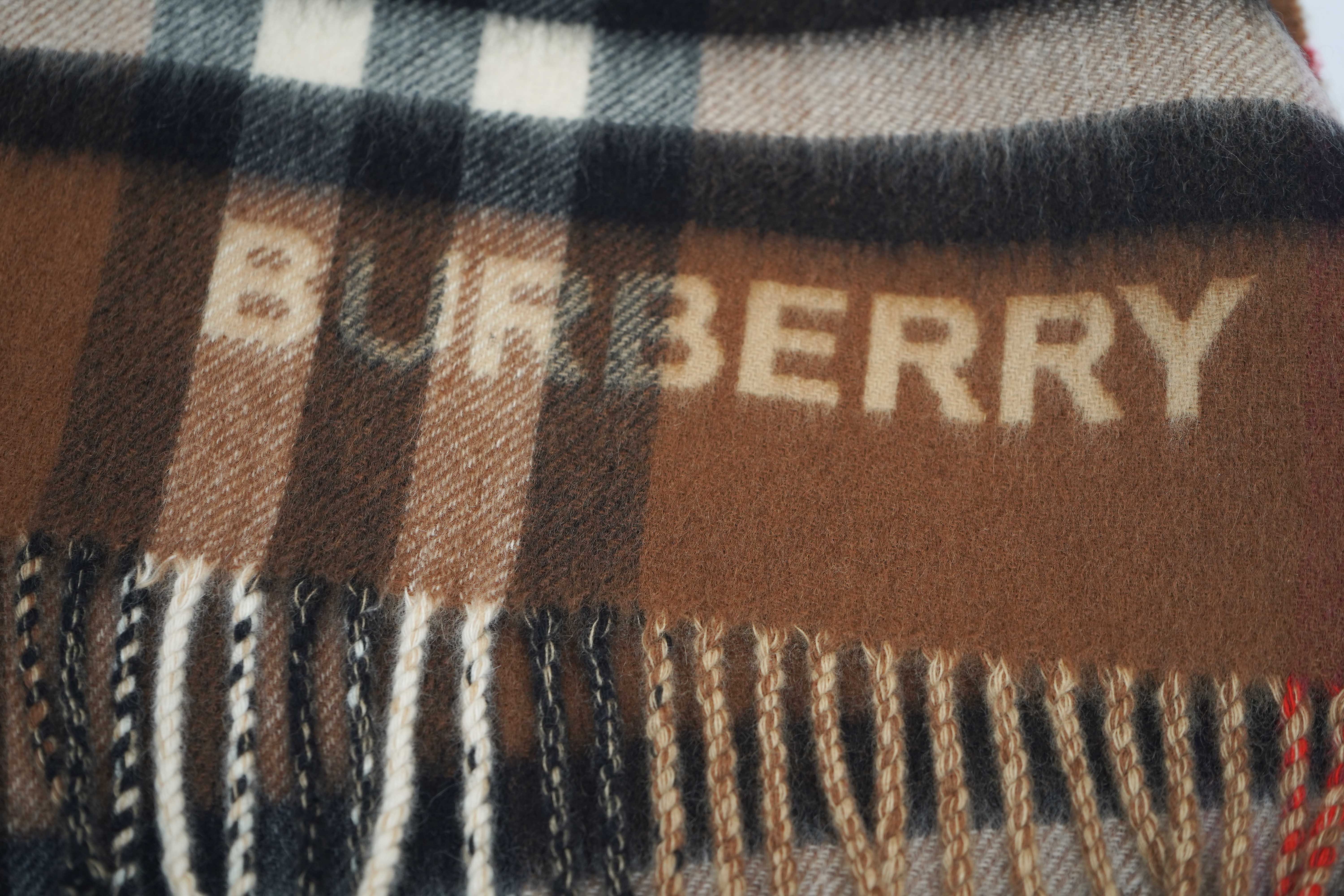 Burberry Cashmere Scarf (Pre-owned)