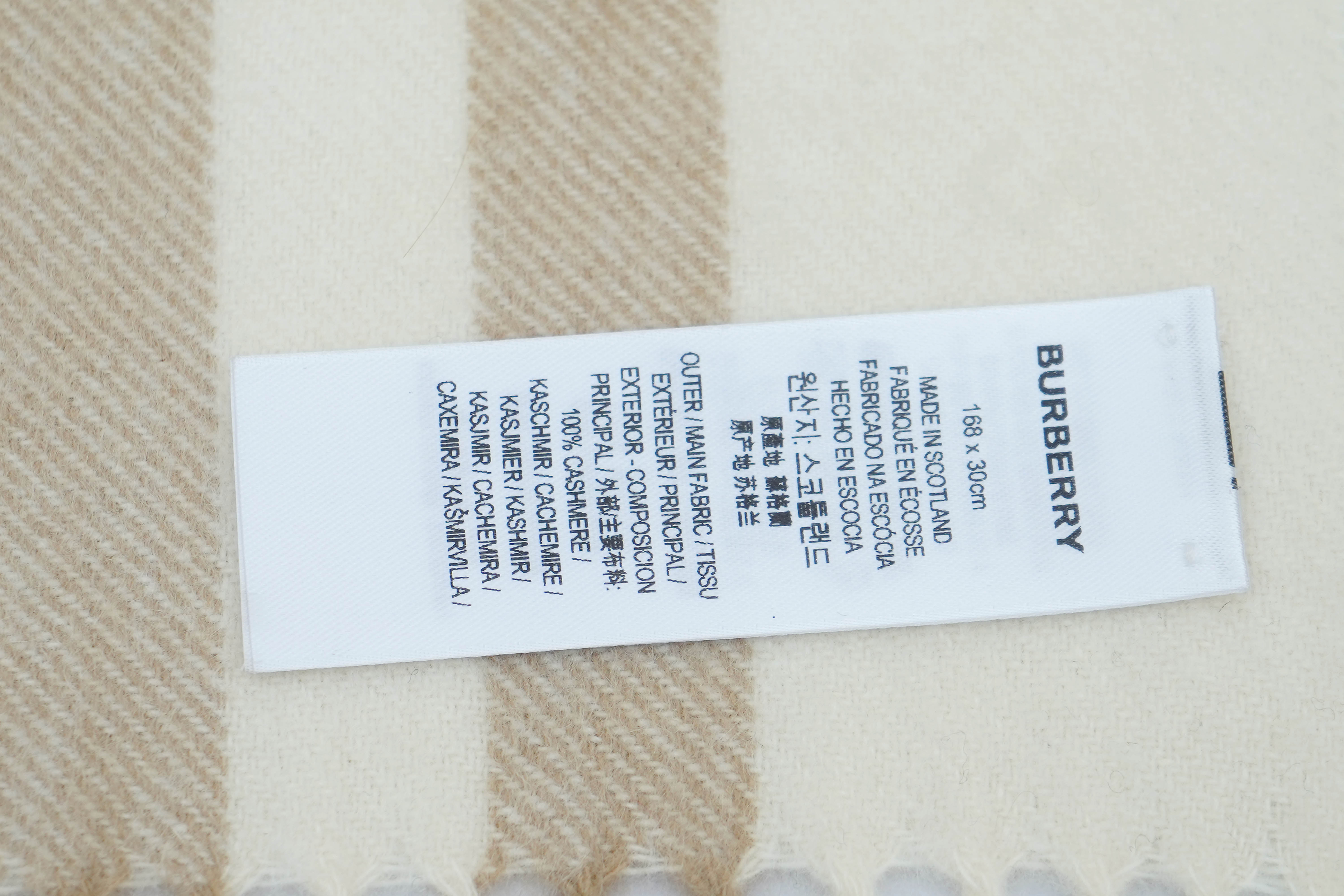 Burberry White Alabaster Classic Check Cashmere scarf (Pre-Owned)